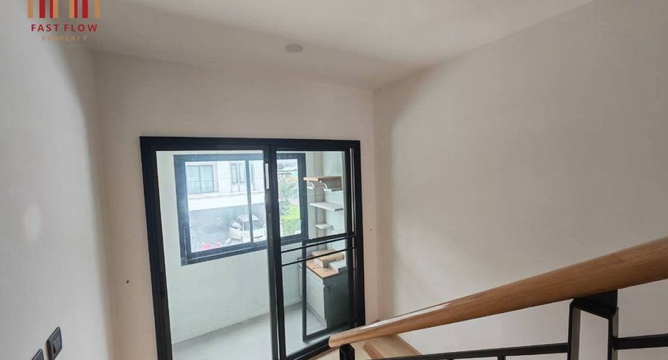 À vendre 3 chambres maison de ville à Lak Si, Bangkok