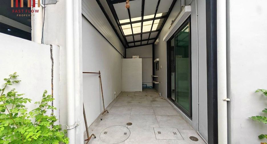 À vendre 3 chambres maison de ville à Lak Si, Bangkok