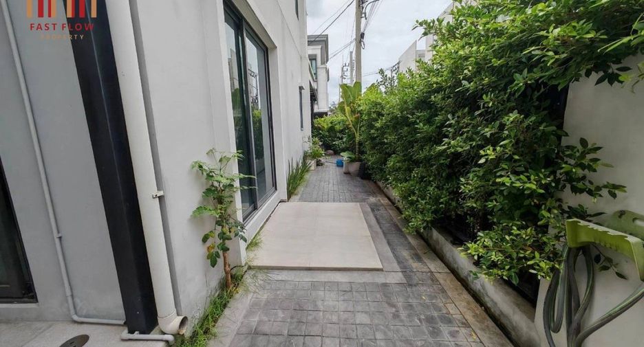 À vendre 3 chambres maison de ville à Lak Si, Bangkok