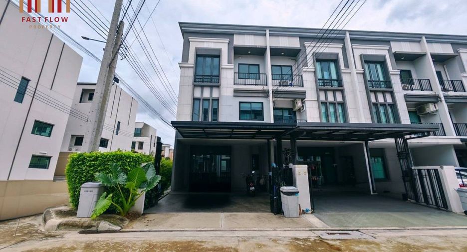 À vendre 3 chambres maison de ville à Lak Si, Bangkok