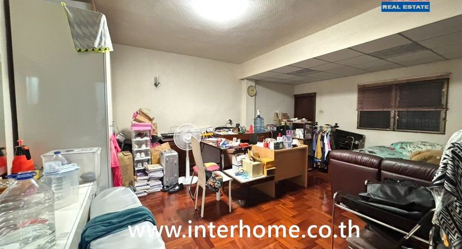 À vendre 5 chambres maison de ville à Pathum Wan, Bangkok