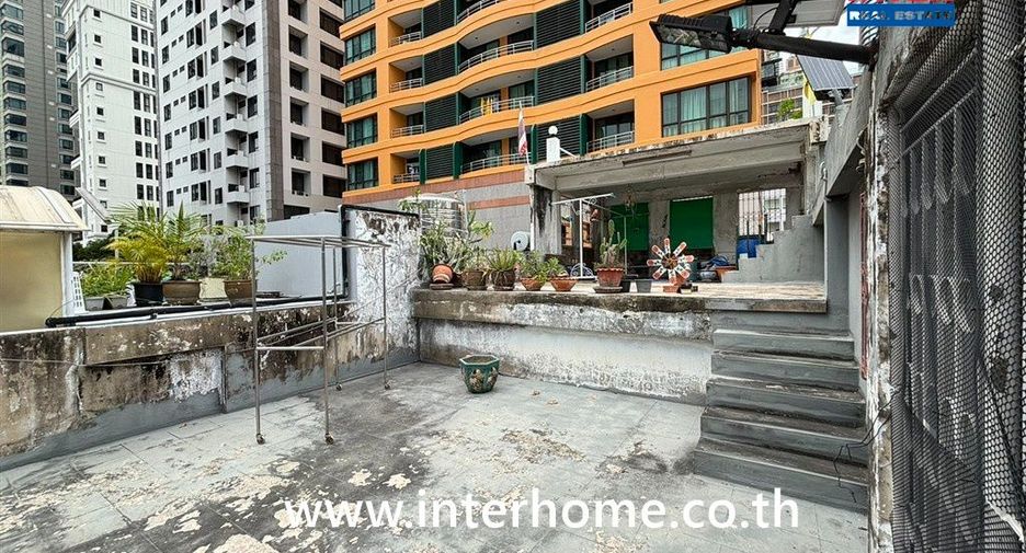 À vendre 5 chambres maison de ville à Pathum Wan, Bangkok