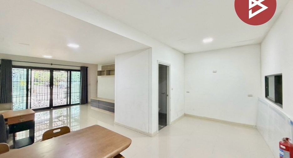 For sale 3 bedrooms townhouse in Sai Mai, Bangkok