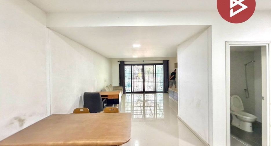 For sale 3 bedrooms townhouse in Sai Mai, Bangkok