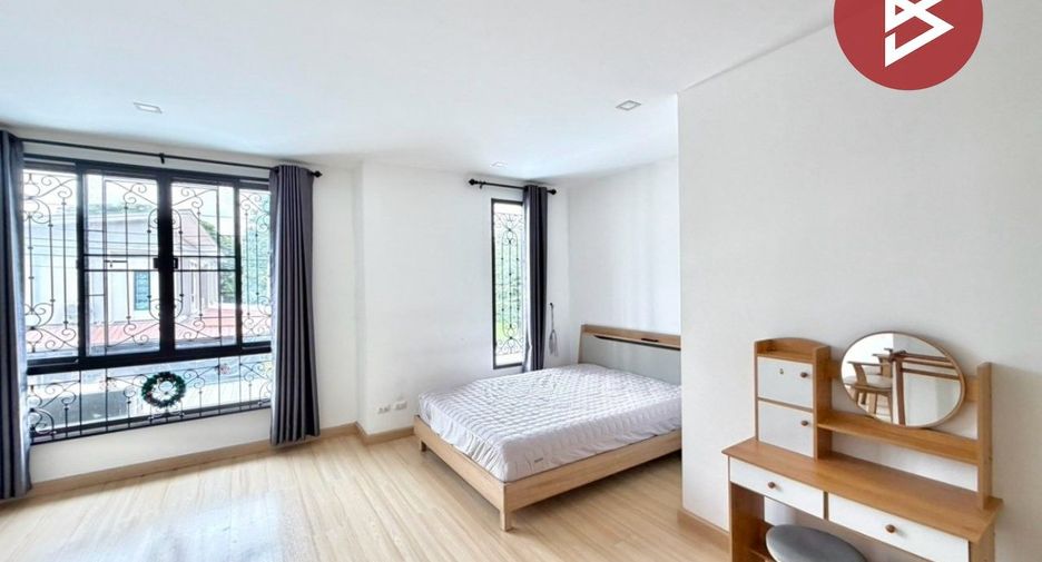 For sale 3 bedrooms townhouse in Sai Mai, Bangkok