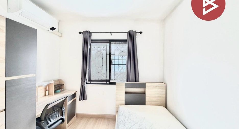 For sale 3 bedrooms townhouse in Sai Mai, Bangkok