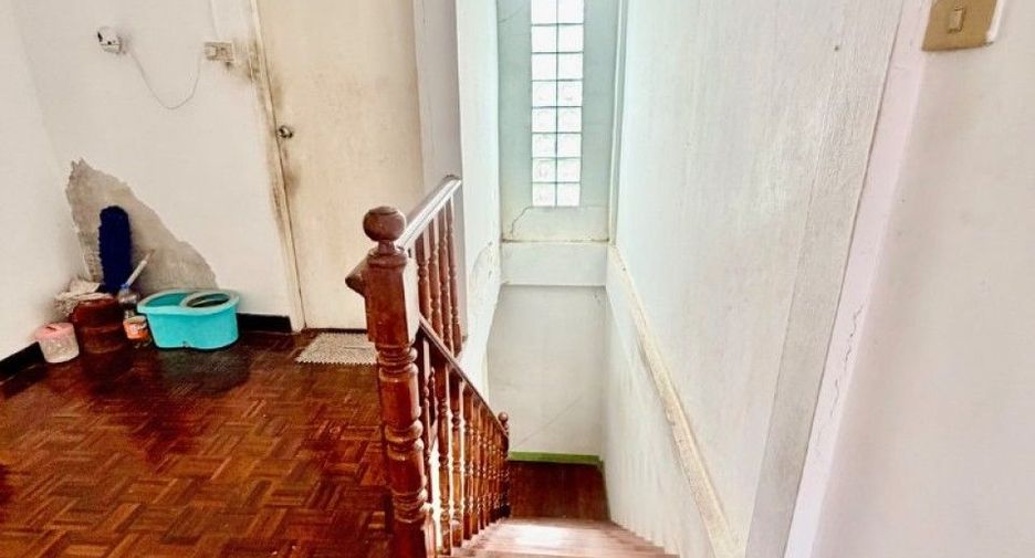 Casa adosada en venta de 3 habitaciones en Thanyaburi, Pathum Thani