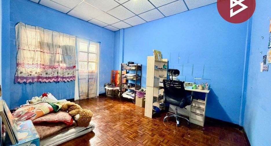 Casa adosada en venta de 3 habitaciones en Thanyaburi, Pathum Thani