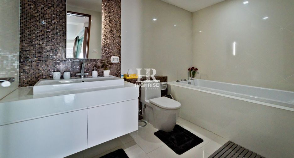 For rent 3 bedrooms condo in Bang Lamung, Chonburi