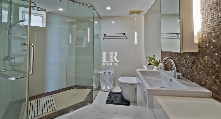 For rent 3 bedrooms condo in Bang Lamung, Chonburi