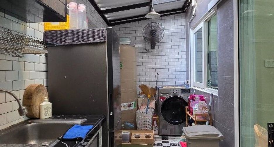 出售 4 卧室 联排别墅 在 Mueang Samut Prakan, Samut Prakan