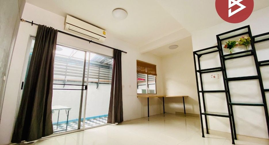 For sale 3 ベッドルーム townhouse in Bang Bon, Bangkok