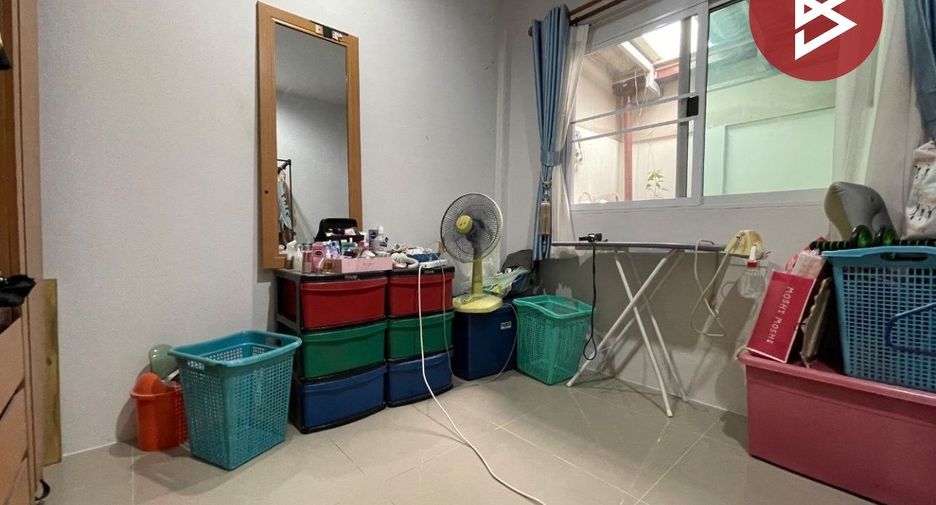 For rent and for sale 2 bedrooms townhouse in Ban Phaeo, Samut Sakhon
