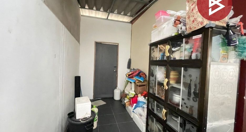 For rent and for sale 2 bedrooms townhouse in Ban Phaeo, Samut Sakhon