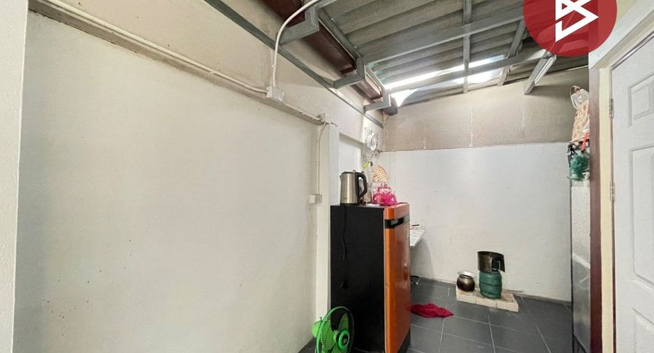 For rent and for sale 2 bedrooms townhouse in Ban Phaeo, Samut Sakhon