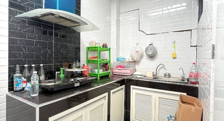 Продажа 3 спальни таунхаус в Тхунг Кхру, Бангкок