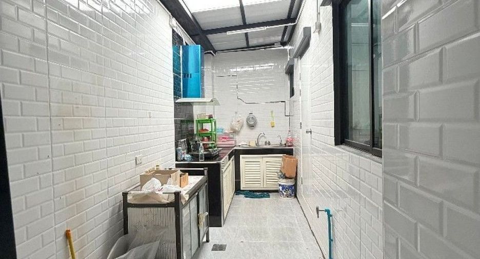 Продажа 3 спальни таунхаус в Тхунг Кхру, Бангкок