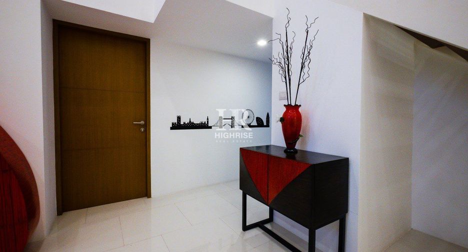 For rent 3 bedrooms condo in Bang Lamung, Chonburi