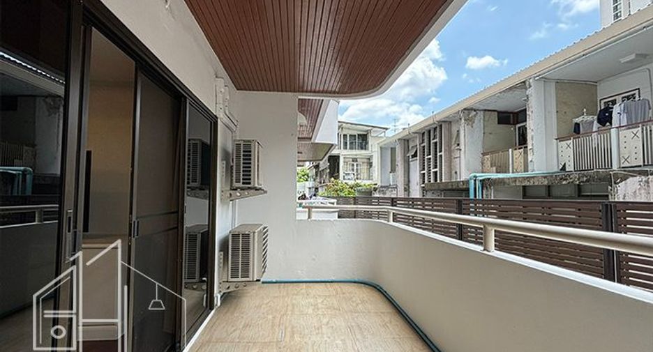 For rent 2 bedrooms apartment in Khlong Toei, Bangkok