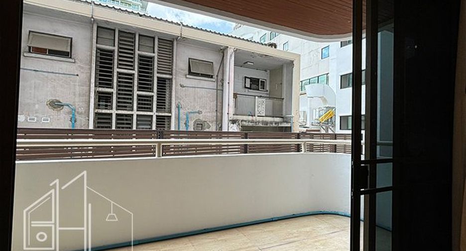 For rent 2 bedrooms apartment in Khlong Toei, Bangkok