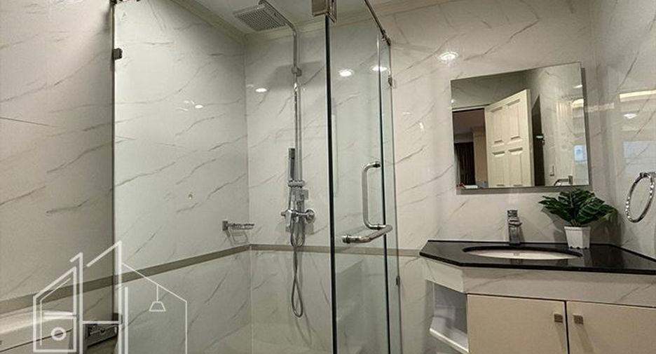 For rent 2 bedrooms apartment in Khlong Toei, Bangkok