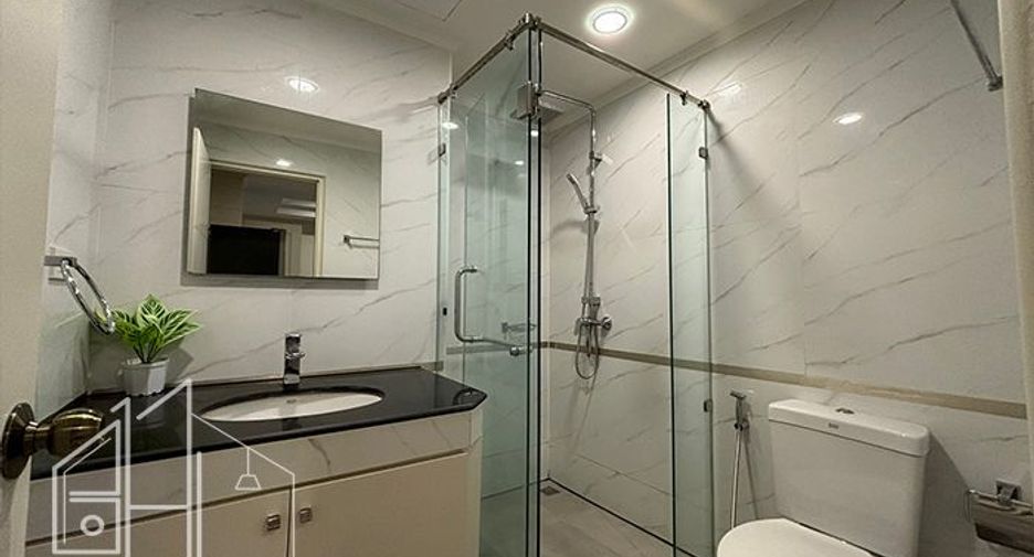 For rent 2 bedrooms apartment in Khlong Toei, Bangkok