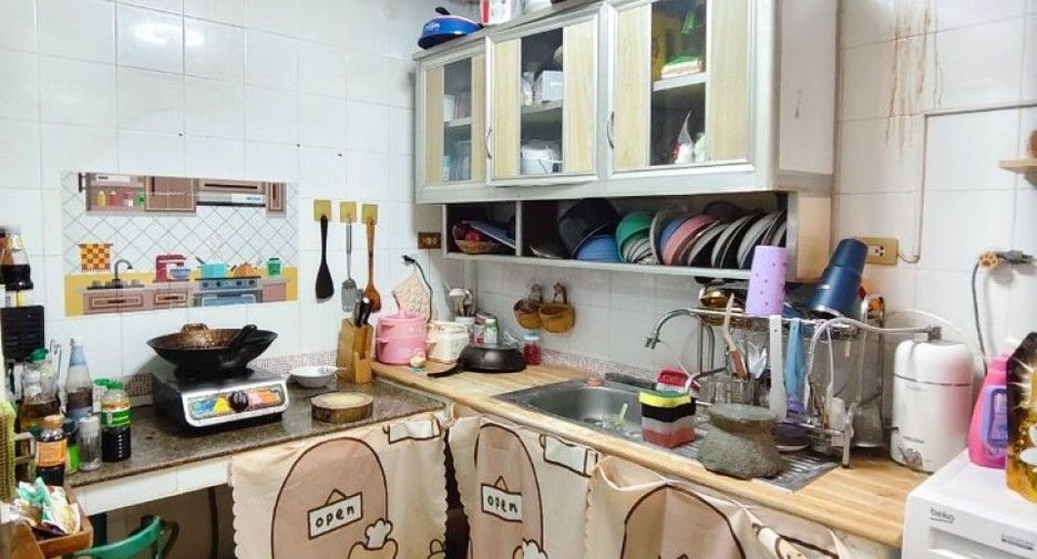 出售 4 卧室 联排别墅 在 Mueang Samut Sakhon, Samut Sakhon