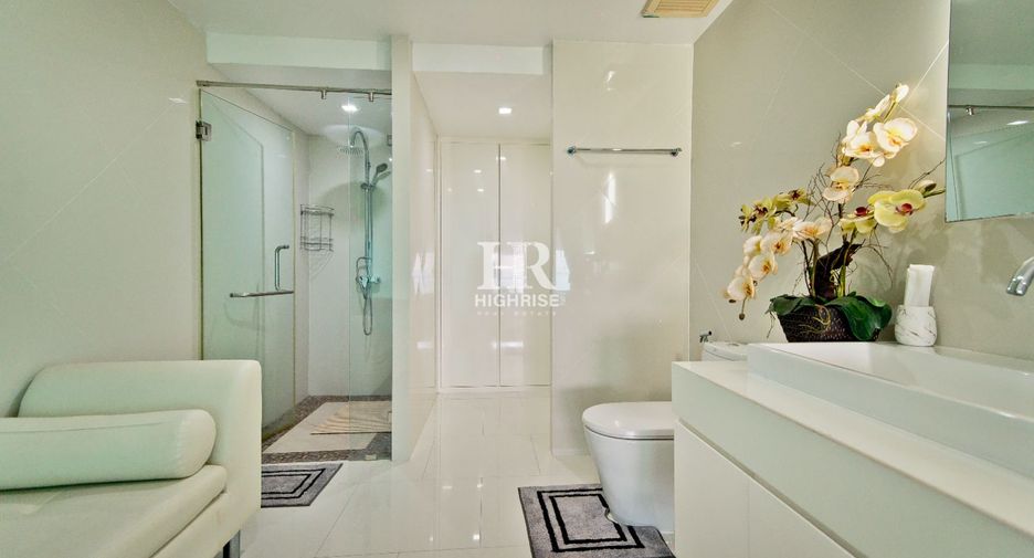 For rent 2 bedrooms condo in Bang Lamung, Chonburi