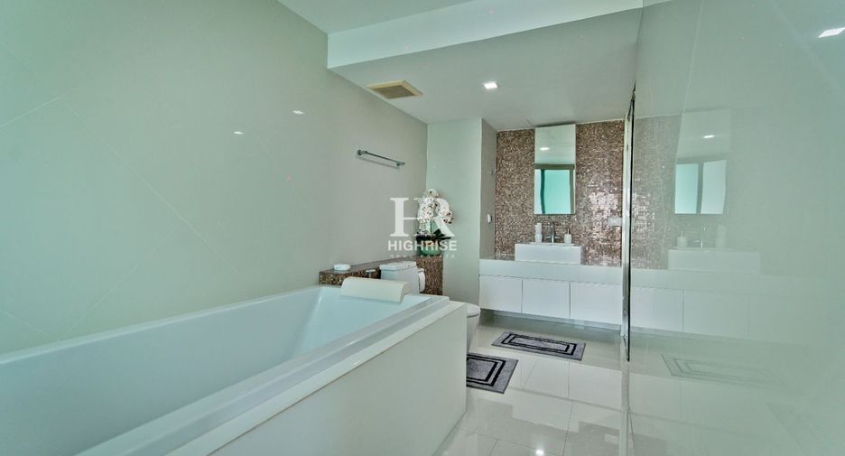 For rent 2 bedrooms condo in Bang Lamung, Chonburi