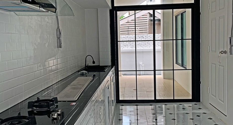 For rent 5 ベッドルーム house in San Kamphaeng, Chiang Mai