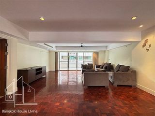 For rent 4 bedrooms apartment in Watthana, Bangkok