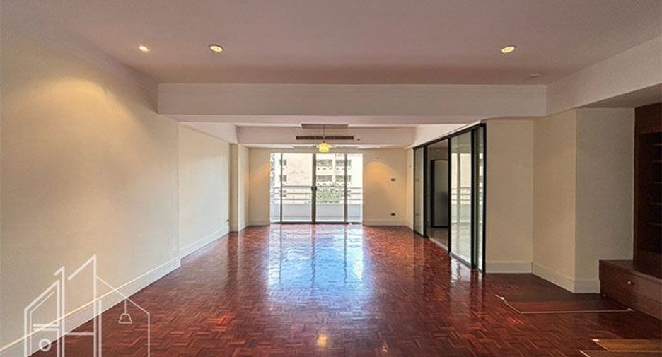 For rent 4 bedrooms apartment in Watthana, Bangkok