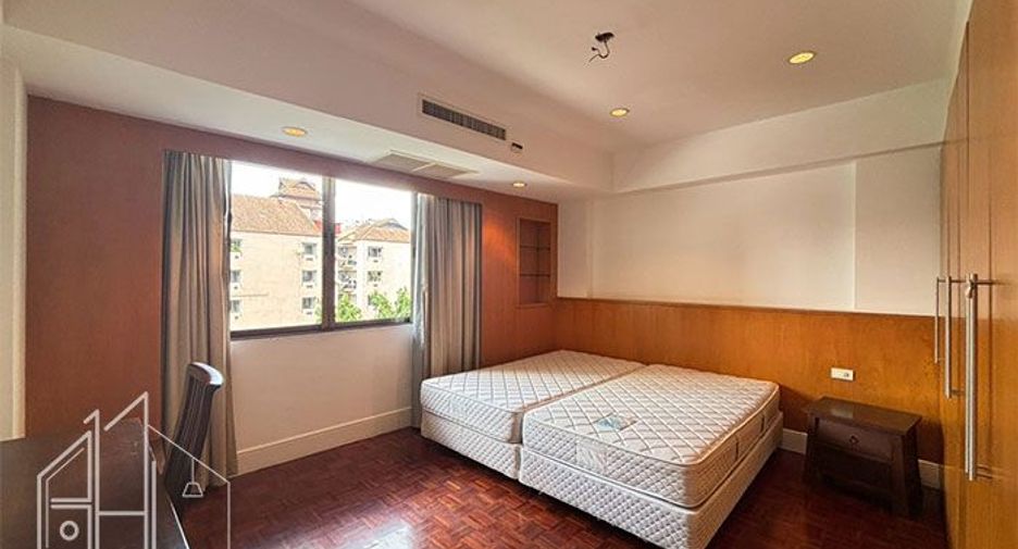 For rent 4 bedrooms apartment in Watthana, Bangkok