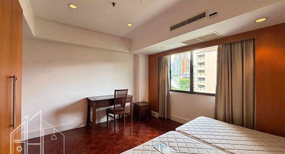 For rent 4 bedrooms apartment in Watthana, Bangkok
