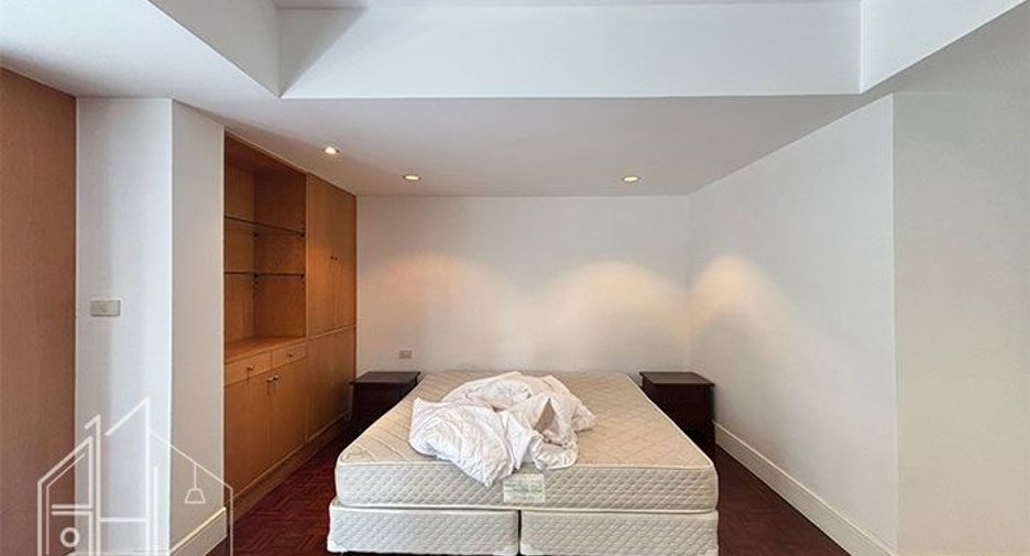 For rent 4 bedrooms apartment in Watthana, Bangkok