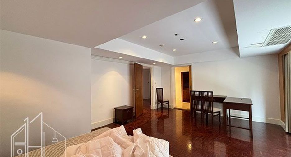 For rent 4 bedrooms apartment in Watthana, Bangkok
