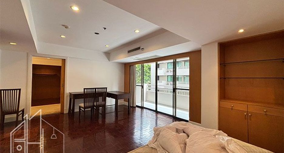 For rent 4 bedrooms apartment in Watthana, Bangkok