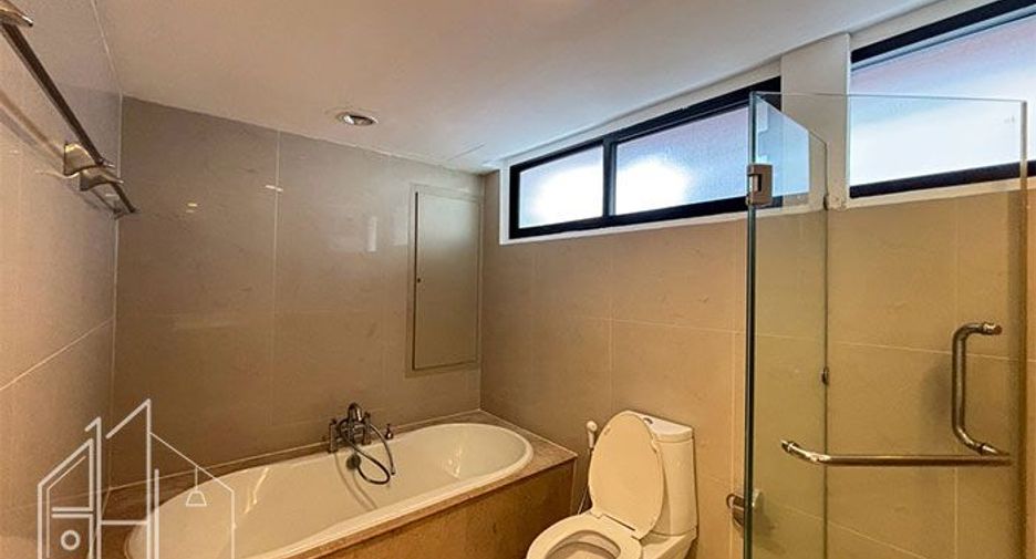 For rent 4 bedrooms apartment in Watthana, Bangkok
