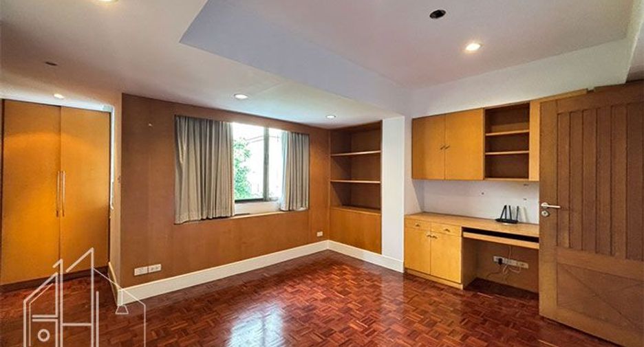 For rent 4 bedrooms apartment in Watthana, Bangkok