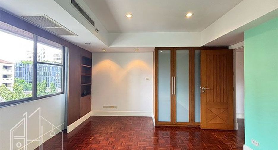 For rent 4 bedrooms apartment in Watthana, Bangkok