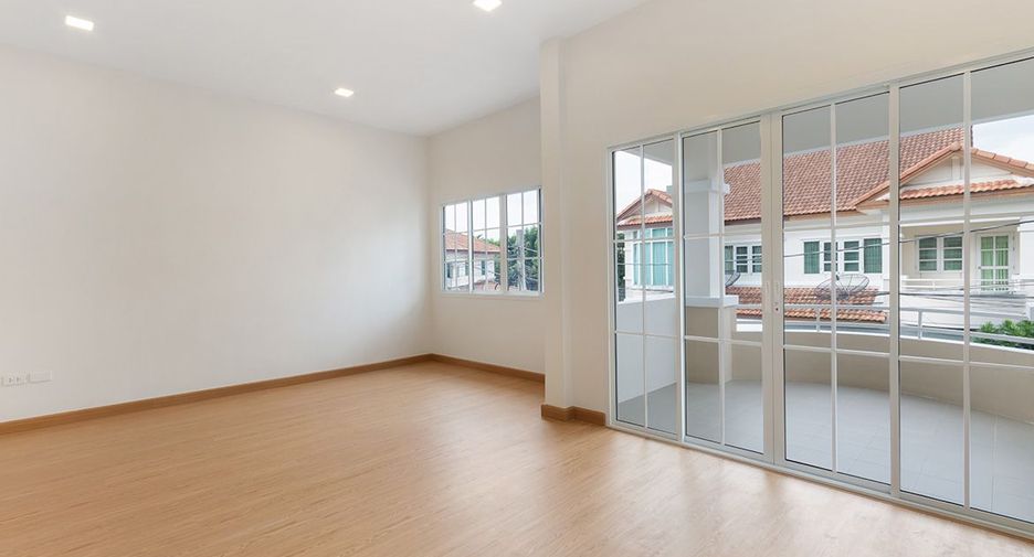 Haus zum Kauf mit 4 Zimmer in Bang Kruai, Nonthaburi