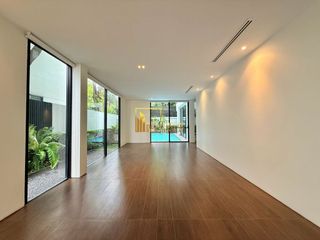 For rent 4 bedrooms villa in Watthana, Bangkok