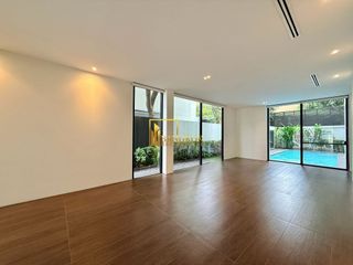 For rent 4 bedrooms villa in Watthana, Bangkok
