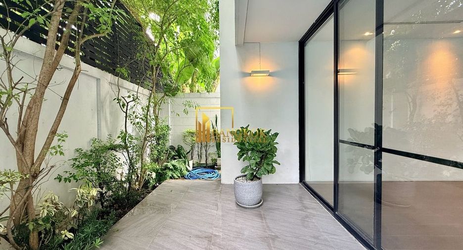 For rent 4 bedrooms villa in Watthana, Bangkok