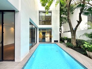 For rent 4 bedrooms villa in Watthana, Bangkok