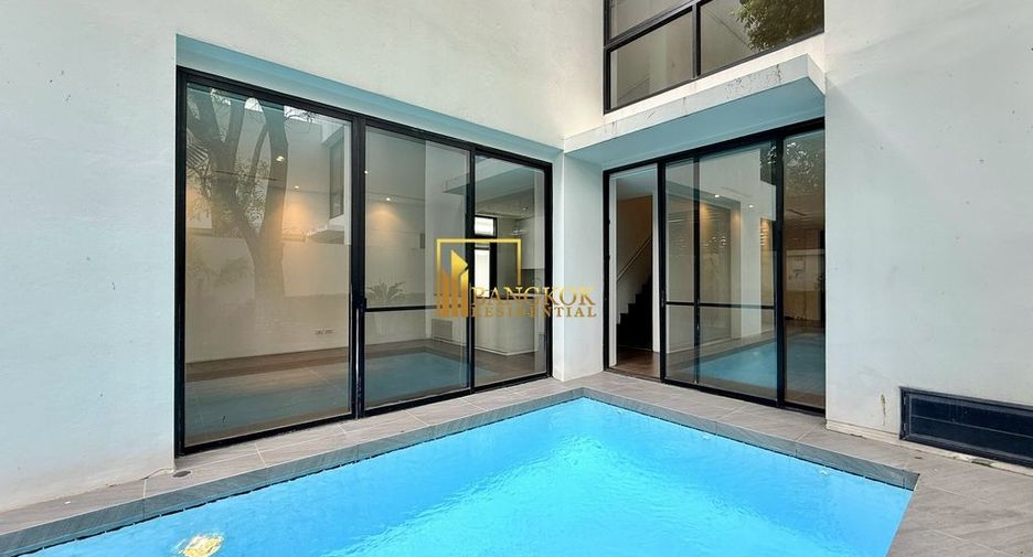 For rent 4 bedrooms villa in Watthana, Bangkok