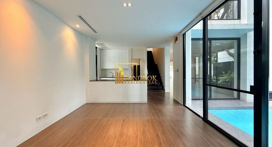 For rent 4 bedrooms villa in Watthana, Bangkok