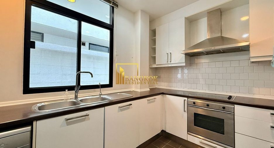 For rent 4 bedrooms villa in Watthana, Bangkok