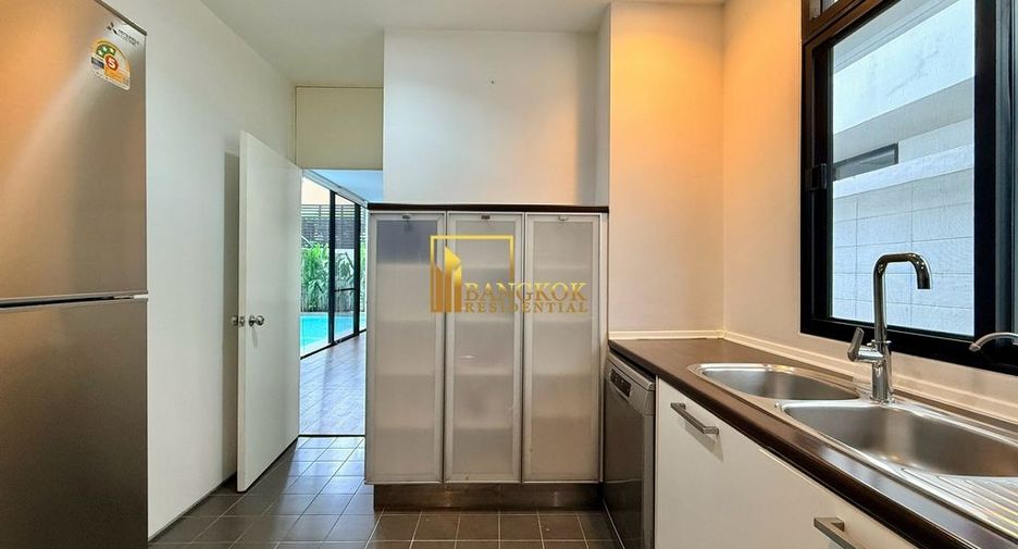 For rent 4 bedrooms villa in Watthana, Bangkok