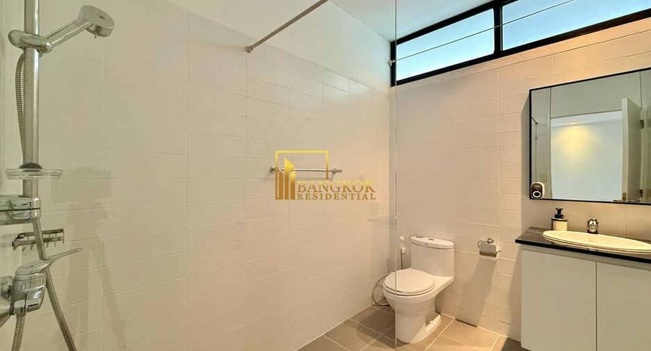 For rent 4 bedrooms villa in Watthana, Bangkok